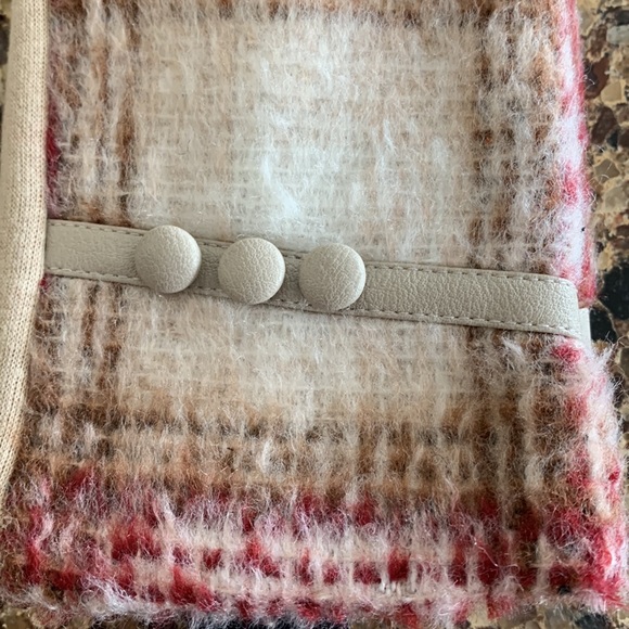 By Chance Gloves - Picture 2 of 6